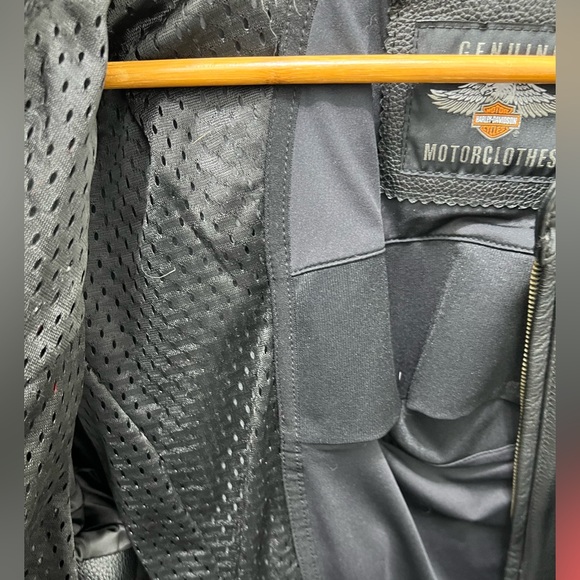 Harley-Davidson Black, Red, and White Leather Jacket - Picture 9 of 16